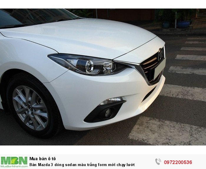 Bán Mazda 3 dòng sedan màu trắng form mới chạy lướt