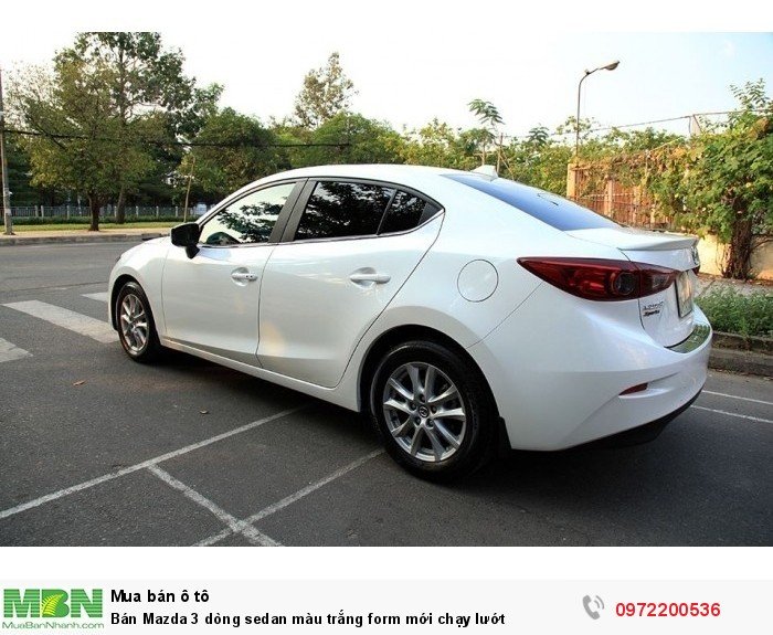 Bán Mazda 3 dòng sedan màu trắng form mới chạy lướt