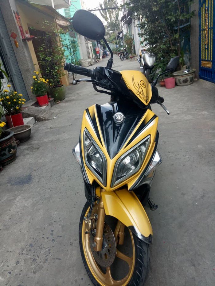 Yamaha nouvou 4 mẫu RC vàng đen bstp 2k11 chính chủ mới 95%