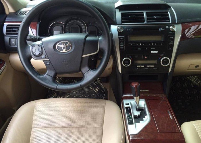 Xe Toyota Camry 2.0E 2013 màu bạc xe đẹp zin nguyên con chạy rất sang