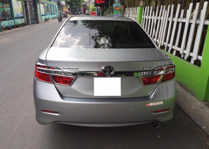 Xe Toyota Camry 2.0E 2013 màu bạc xe đẹp zin nguyên con chạy rất sang