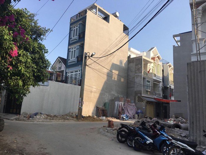 Bán nhà mới xây gần đường Linh Đông - Phạm Văn Đồng, DTSD 240m2