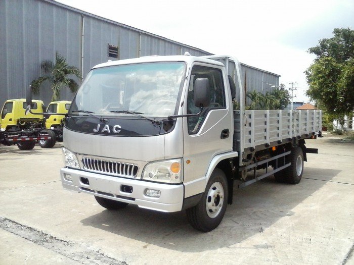 Xe trường lái JAC tải trọng 4T99 thùng dài 5,3m