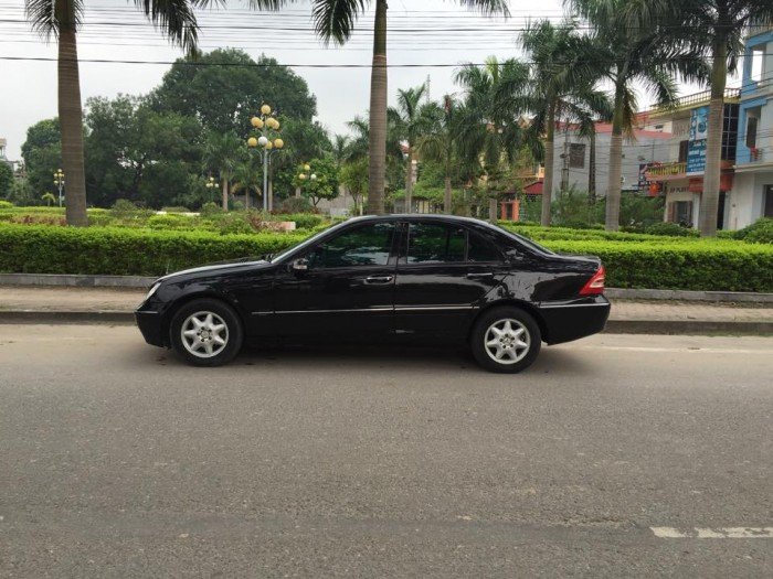 Cần bán xe Mercedes C200 màu đen sx 2003 đẹp zin nguyên một chủ