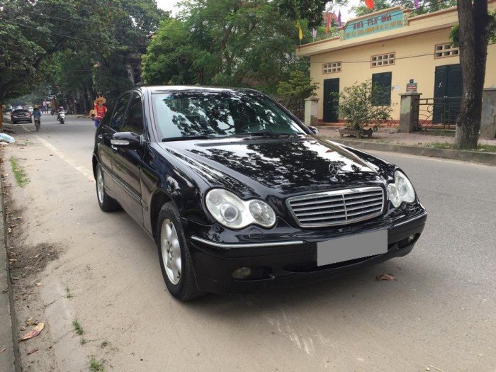 Cần bán xe Mercedes C200 màu đen sx 2003 đẹp zin nguyên một chủ