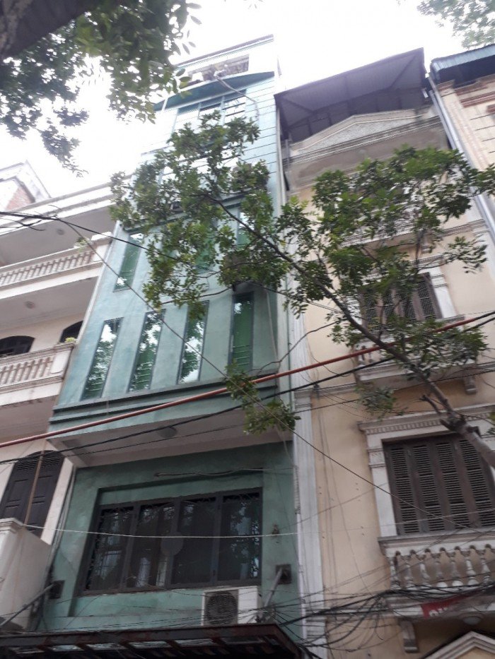 Bán gấp nhà 30m2 cạnh ga Trần Quý cáp Hà Nội, 8 tầng, kinh doanh đỉnh.