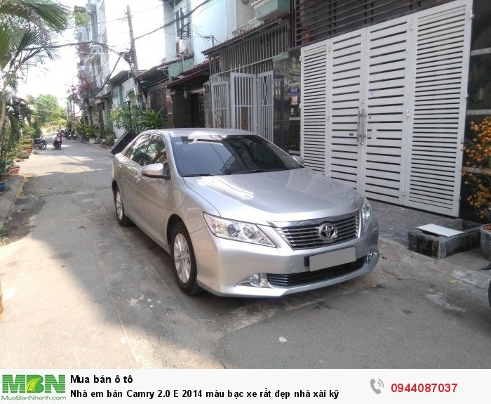 Nhà em bán Camry 2.0 E 2014 màu bạc xe rất đẹp nhà xài kỹ