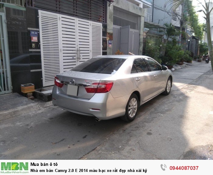 Nhà em bán Camry 2.0 E 2014 màu bạc xe rất đẹp nhà xài kỹ