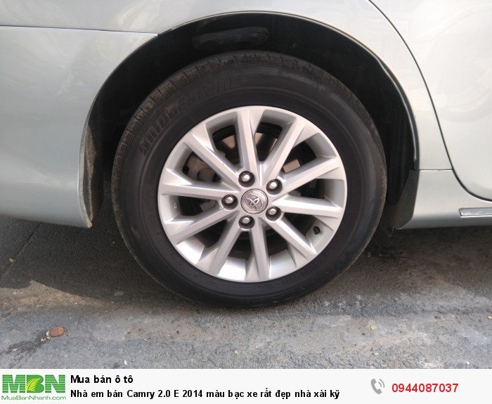 Nhà em bán Camry 2.0 E 2014 màu bạc xe rất đẹp nhà xài kỹ