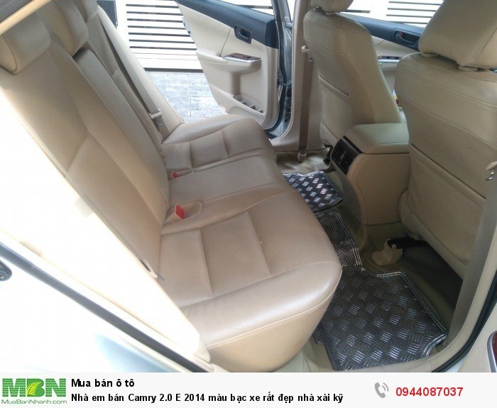 Nhà em bán Camry 2.0 E 2014 màu bạc xe rất đẹp nhà xài kỹ