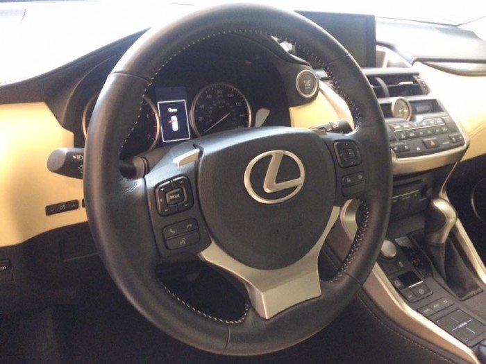 Giao ngay Lexus NX200T màu nâu nhập Mỹ.