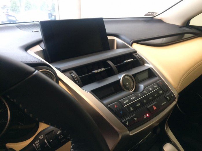 Giao ngay Lexus NX200T màu nâu nhập Mỹ.