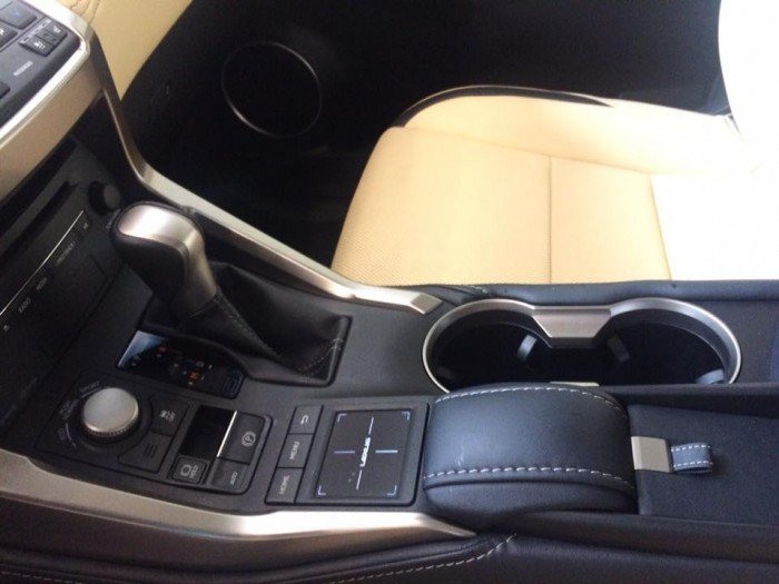 Giao ngay Lexus NX200T màu nâu nhập Mỹ.