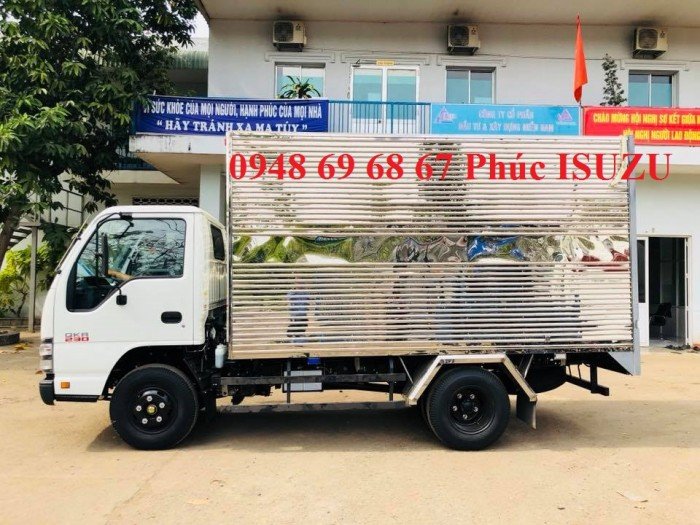 Xe tải Isuzu 2T4 Thùng Kín Vào Thành Phố