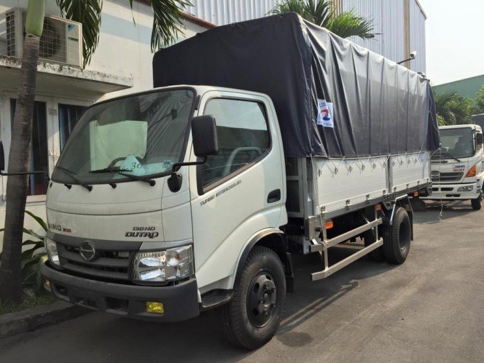 Xe tải Hino Dutro 5 tấn 2017 thùng dài 4.5 m