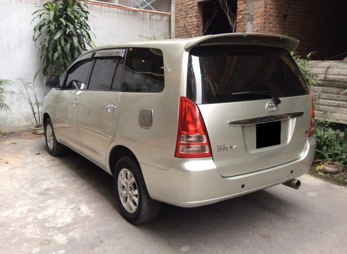 Cần bán Innova 2007 màu bạc số sàn