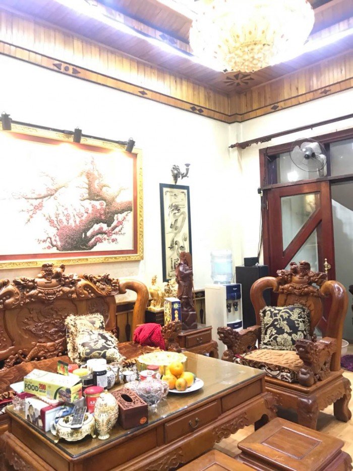 Sở hữu ngay nhà mặt phố Nguyễn Văn Cừ diện tích 91m kinh doanh sầm uất giá tốt.