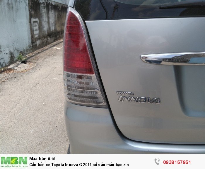Cần bán xe Toyota Innova G 2011 số sàn màu bạc zin