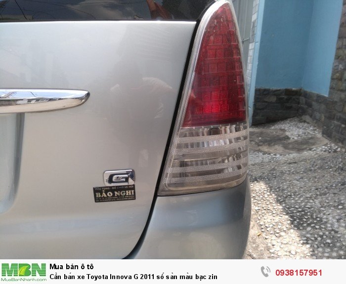Cần bán xe Toyota Innova G 2011 số sàn màu bạc zin