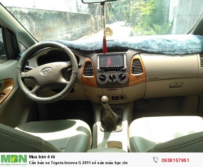 Cần bán xe Toyota Innova G 2011 số sàn màu bạc zin
