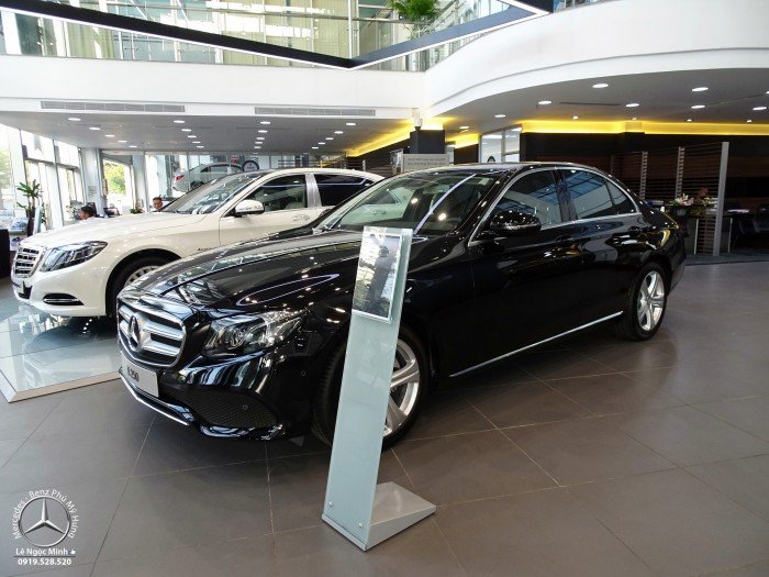 MERCEDES BENZ E250 AMG màu mới, giá đặc biệt