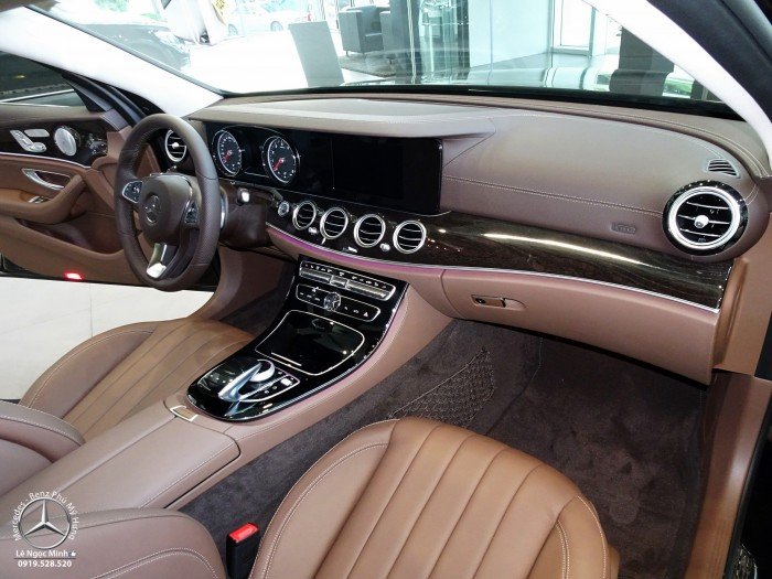 MERCEDES BENZ E250 AMG màu mới, giá đặc biệt