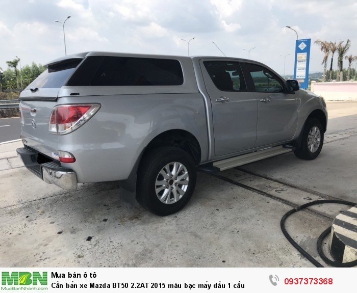 Cần bán xe Mazda BT50 2.2AT 2015 màu bạc máy dầu 1 cầu