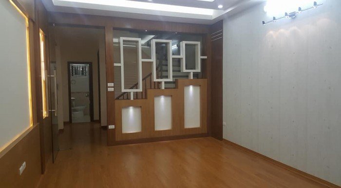 Nhà đẹp phân lô VÍP, gara, ô tô tránh Nguyên Hồng 60m2x5tầng