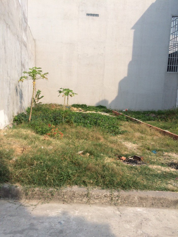 Bán đất nằm trên trục đường Thạnh Lộc 22, đối diện là cây xăng Tài Lộc 1