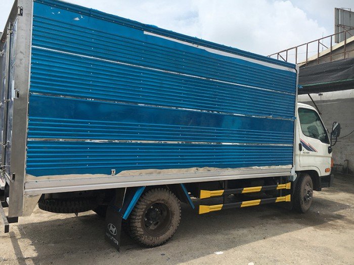 Hyundai HD700 7.0 Tấn Đồng Vàng - Thùng Kín Inox, KM Lớn, Giao xe ngay