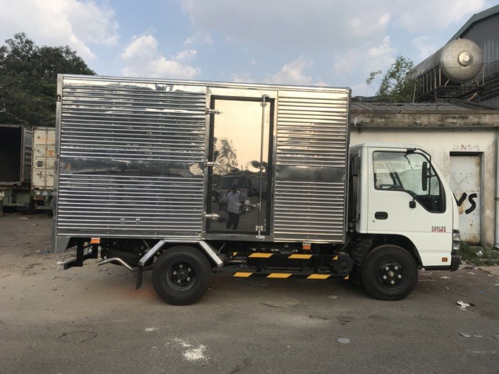 Xe tải Isuzu 2T4 thùng 3m6 - Xe Isuzu 2.4Tan QKR77F - Isuzu 2018 Euro 4 giao ngay
