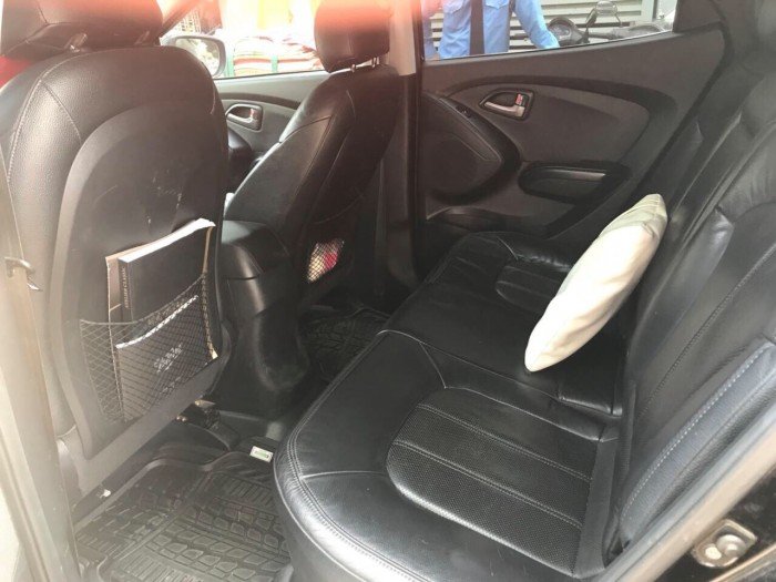 Bán Hyundai Tucson 2011, màu đen, biển TP, giá thương lượng, hổ trợ góp