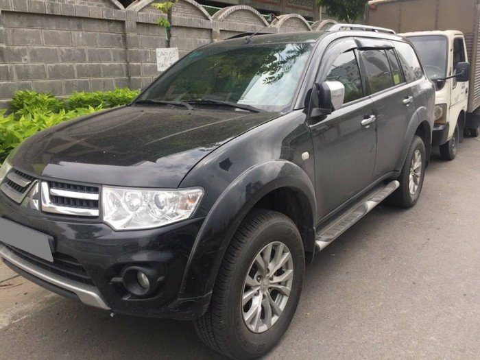 Cần bán xe Pajero Sport màu đen 2016 số sàn máy dầu xe zin nguyên bản