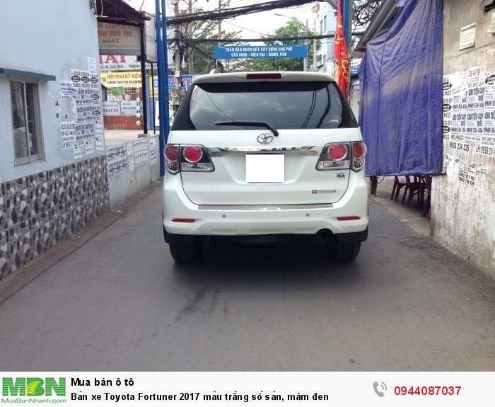 Bán xe Toyota Fortuner 2017 màu trắng số sàn, mâm đen