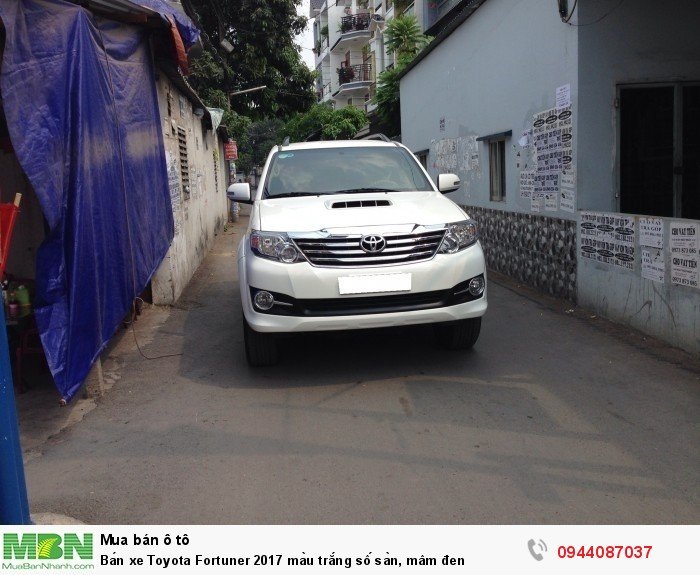 Bán xe Toyota Fortuner 2017 màu trắng số sàn, mâm đen