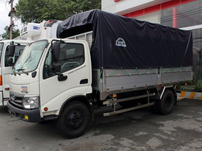 Xe tải Hino Dutro 5 tấn thùng mui bạt giá tốt - Bình Dương
