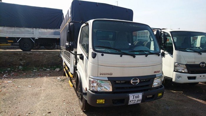 Xe tải Hino Dutro 5 tấn thùng mui bạt giá tốt - Bình Dương