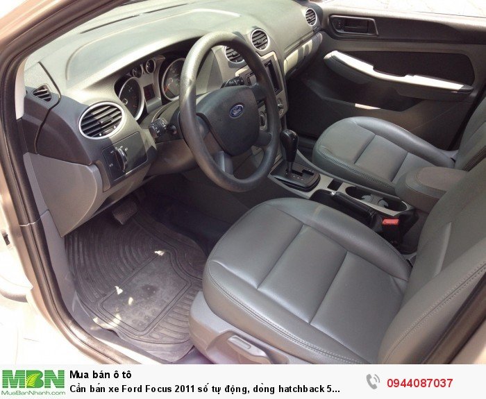 Cần bán xe Ford Focus 2011 số tự động, dòng hatchback 5 cửa màu kem