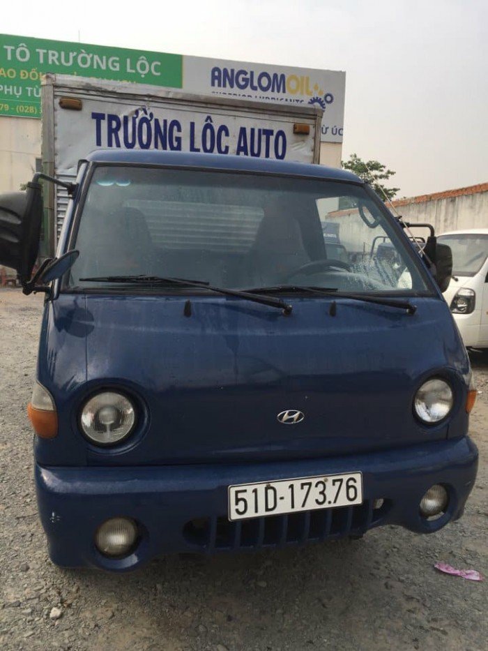 Bán xe tải hyundai H100 thùng kín, xe đời 2006, có máy lạnh theo xe, xe vỏ 75%