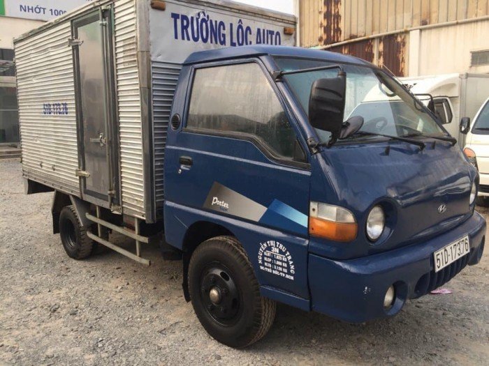 Bán xe tải hyundai H100 thùng kín, xe đời 2006, có máy lạnh theo xe, xe vỏ 75%