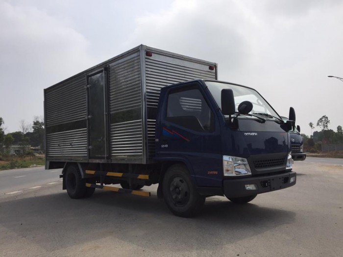 Xe tải DoThanh IZ49 máy ISUZU 2,5 tấn thùng 4m2