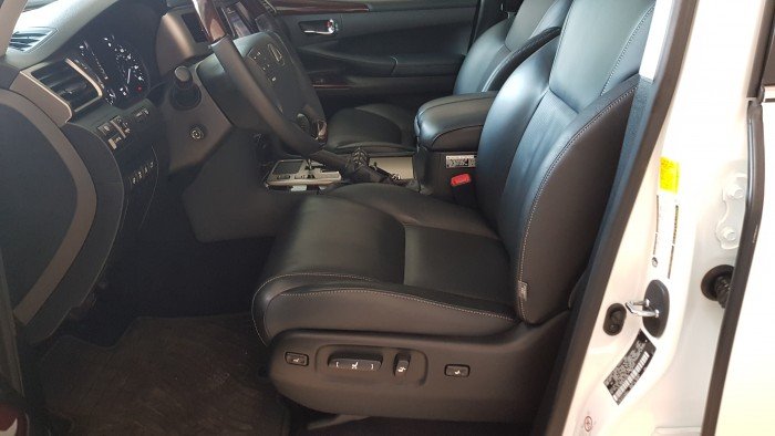 Bán Lexus Lx570 sản xuất 2013 đăng ký lần đầu năm 2015 tên Công ty.