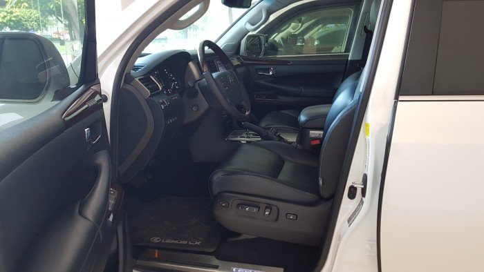 Bán Lexus Lx570 sản xuất 2013 đăng ký lần đầu năm 2015 tên Công ty.