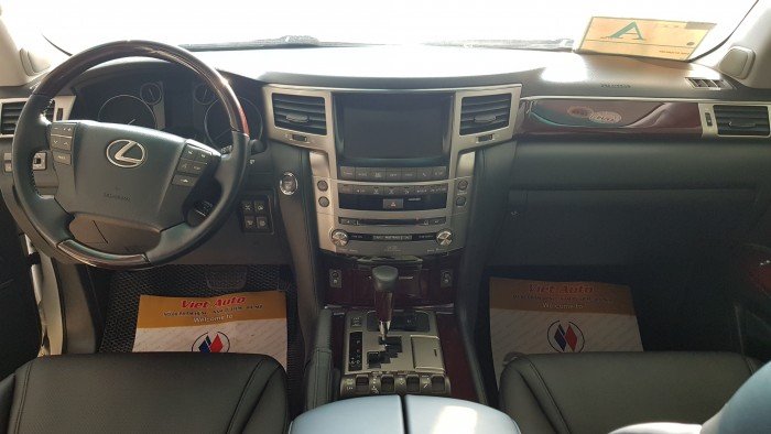 Bán Lexus Lx570 sản xuất 2013 đăng ký lần đầu năm 2015 tên Công ty.