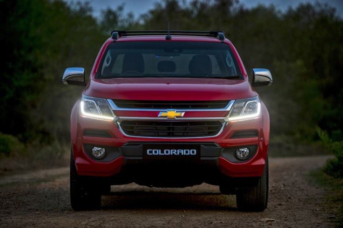 Chevrolet Colorado 2.8 AT 4x4 70tr lấy xe
