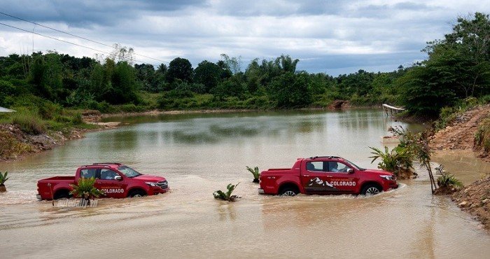 Chevrolet Colorado 2.8 AT 4x4 70tr lấy xe