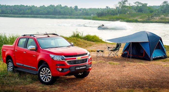 Chevrolet Colorado 2.8 AT 4x4 70tr lấy xe