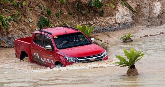 Chevrolet Colorado 2.8 AT 4x4 70tr lấy xe