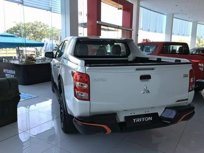 Mitsubishi Triton Athtele 4x2 AT bán trả góp