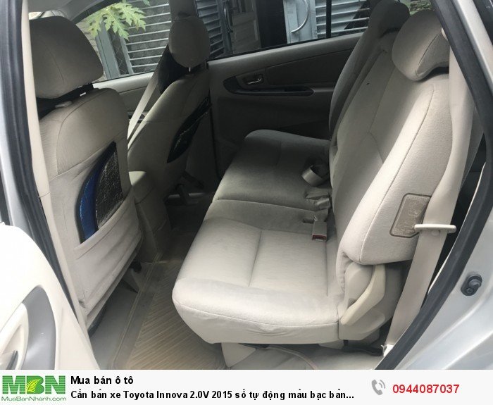 Cần bán xe Toyota Innova 2.0V 2015 số tự động màu bạc bản full option